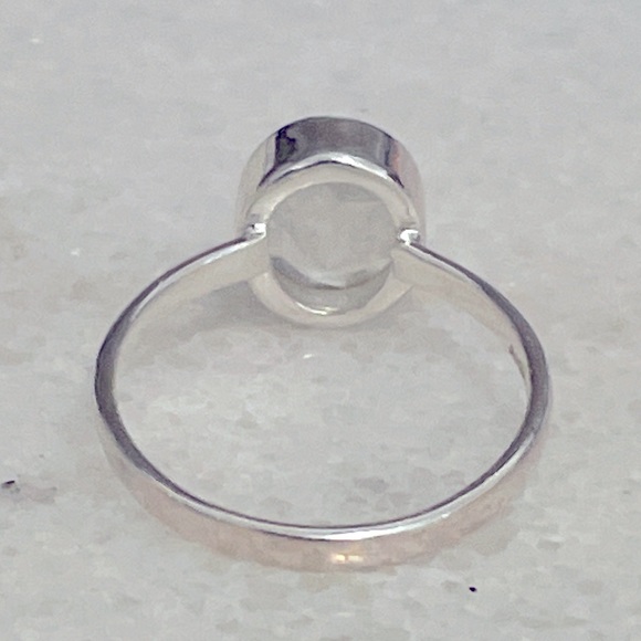 Semi-precious Rainbow Moonstone Gemstone Ring in 925 Sterling Silver - Picture 4 of 9